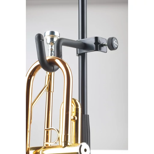 K&M fekete, gumírozott trombita-tartó adapter